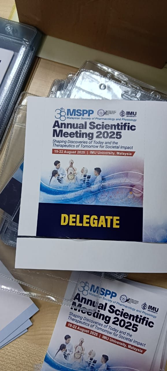 Delegate badge for the MSPP Annual Scientific Meeting 2025, with more badges and badge holders on a desk