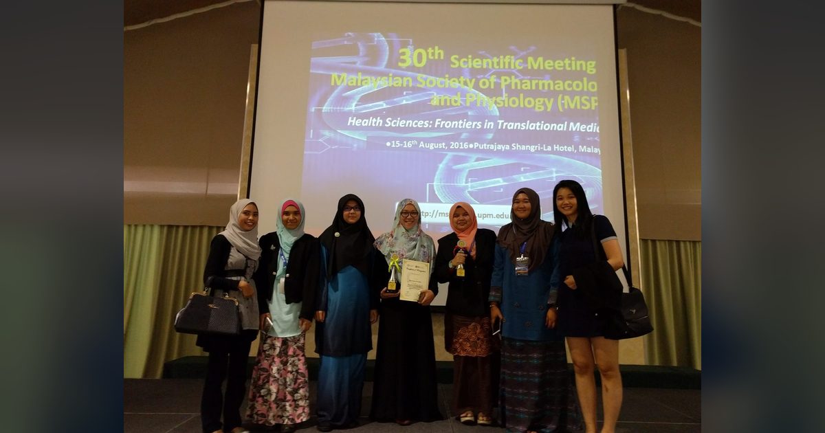 Seven delegates, two holding trophies, in front of the 30th MSPP Scientific Meeting title screen