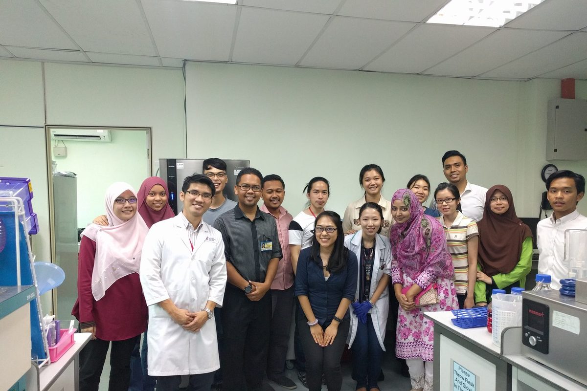 Workshop participants and trainers stand together for a group photo in the UKM Toxicology Lab