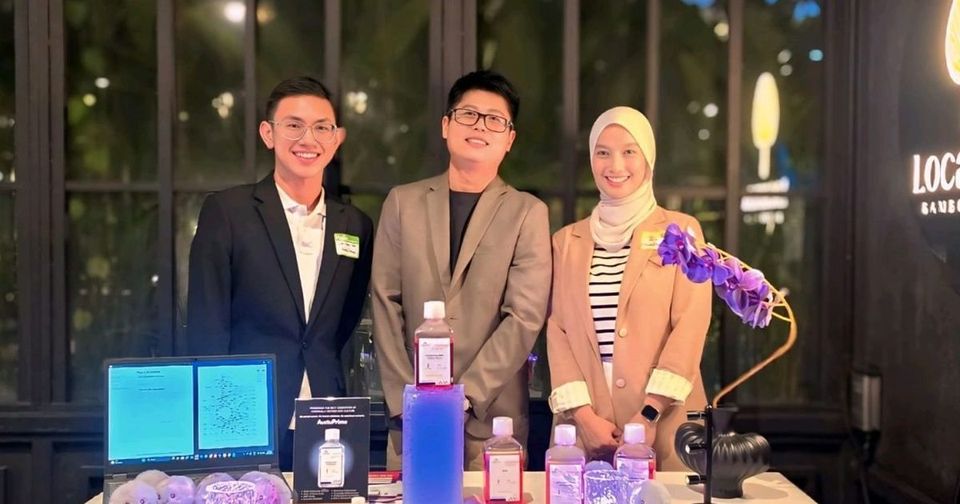 Guests at the AuctuCel display during the AuctuPrime launch dinner
