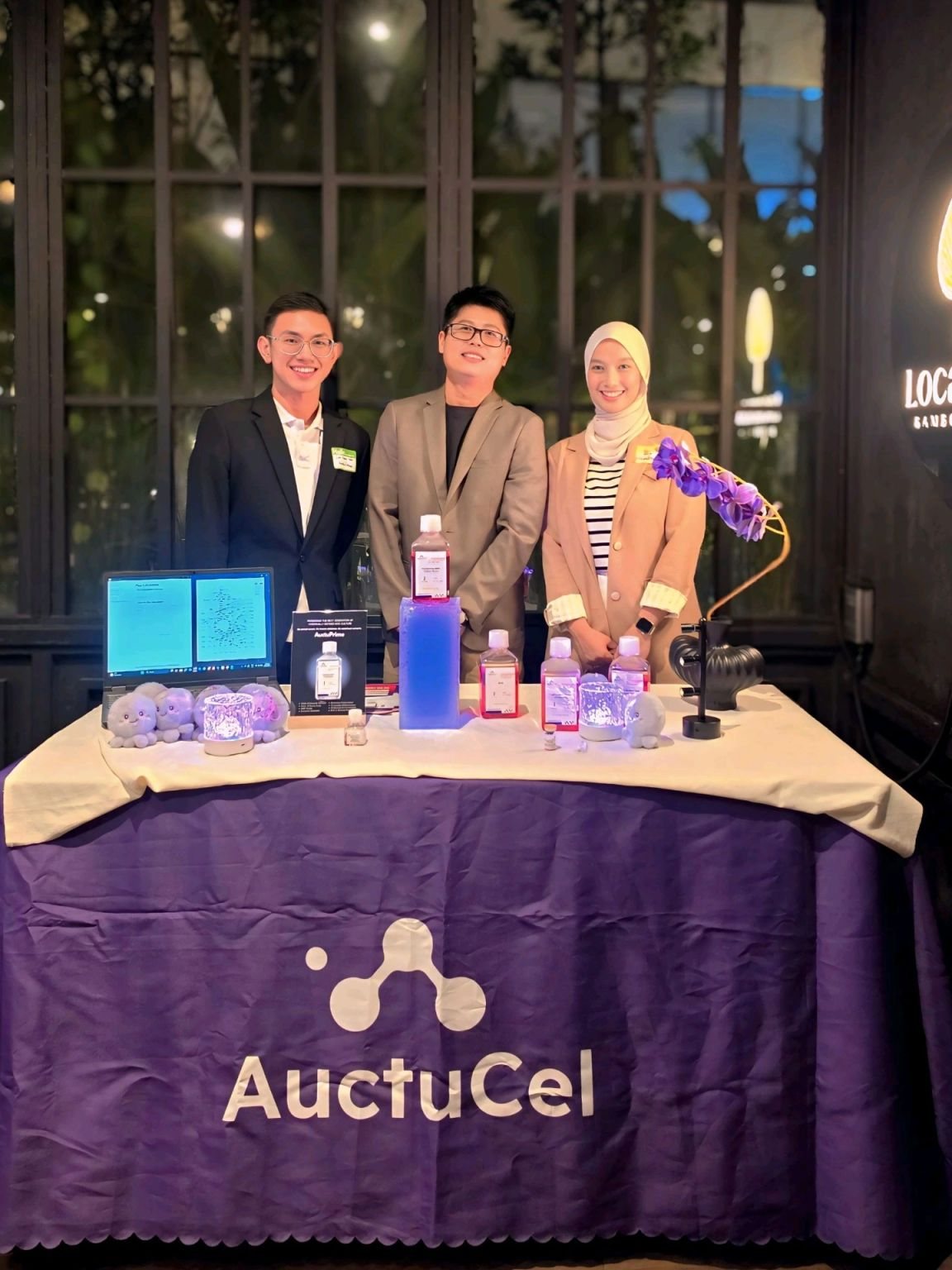 Guests at the AuctuCel display during the AuctuPrime launch dinner