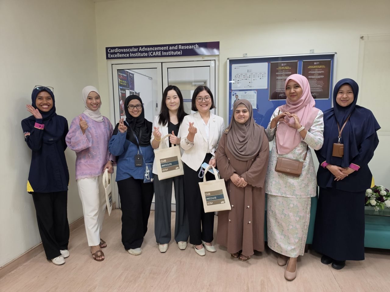 Researchers meeting the Elabscience team during the visit