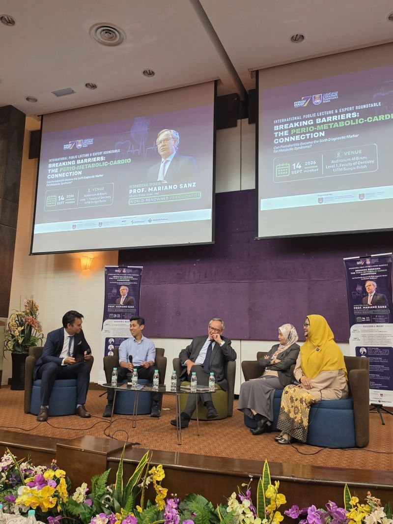 Expert roundtable panel on stage at the Faculty of Dentistry, UiTM Sungai Buloh