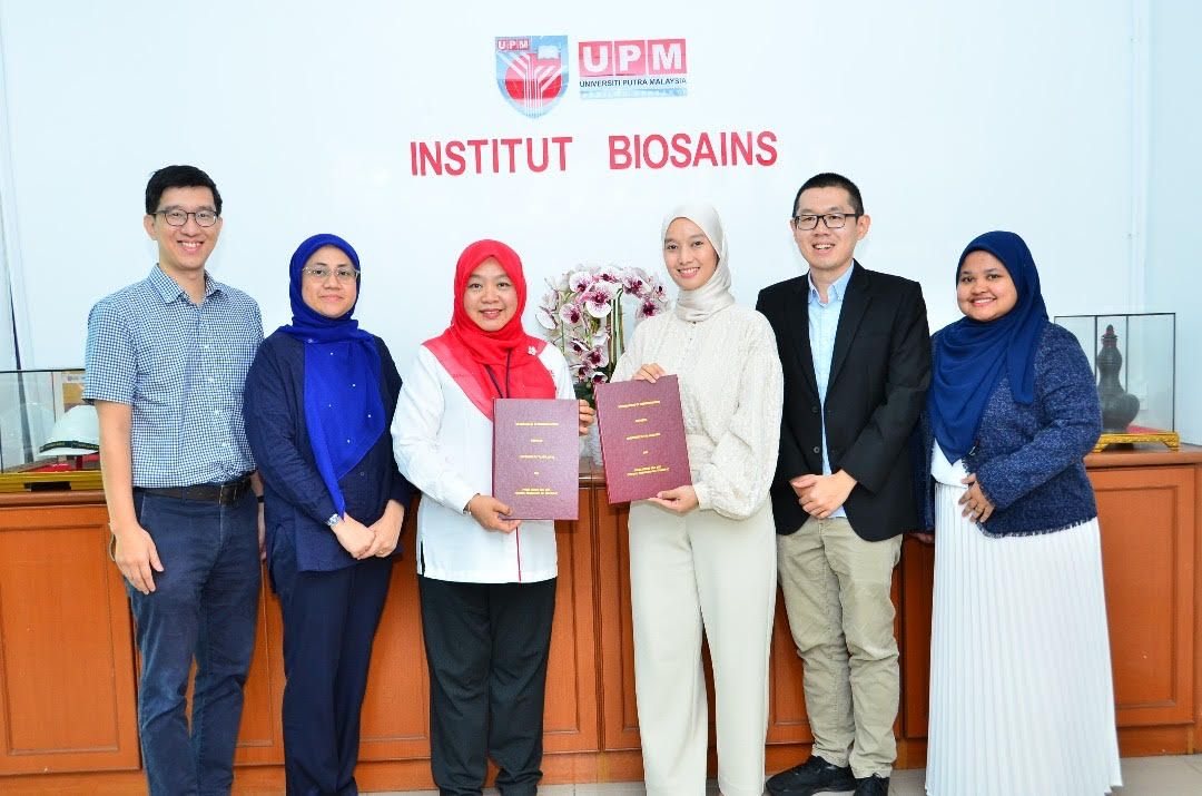Prima Nexus and UPM Institute of Bioscience representatives holding the renewed MoU documents