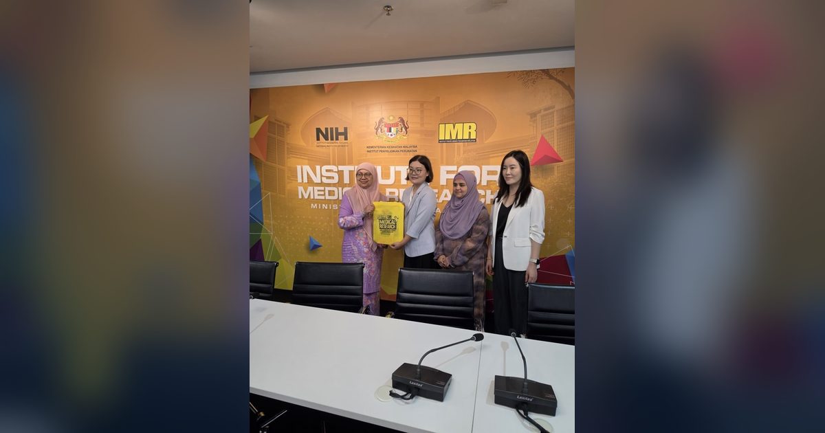 Elabscience and Prima Nexus representatives at the Institute for Medical Research